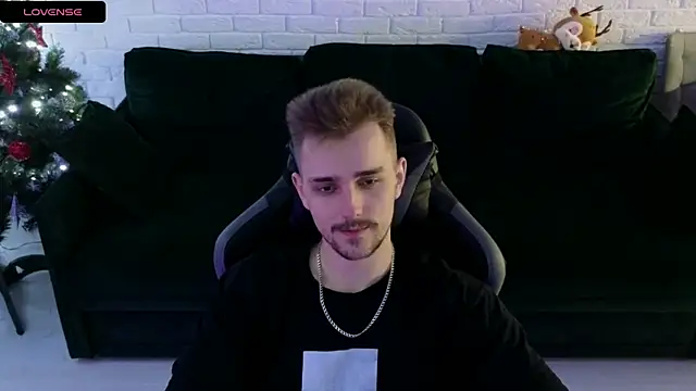 Larstar01 online show from December 29, 2024, 1:45 am