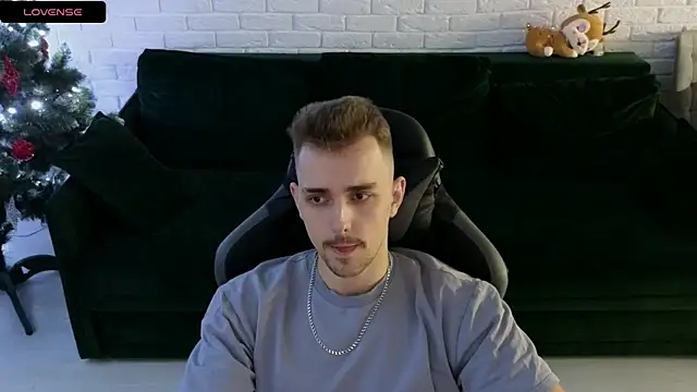 Larstar01 online show from December 31, 2024, 3:45 am