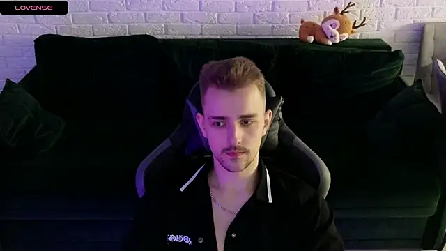 Larstar01 online show from January 8, 2025, 4:23 am