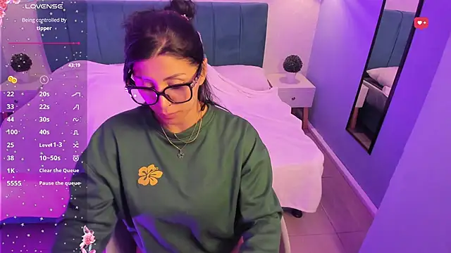 tiffani  love online show from February 17, 2025, 4:59 pm