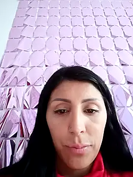 tiffani  love online show from April 5, 2026, 4:48 pm