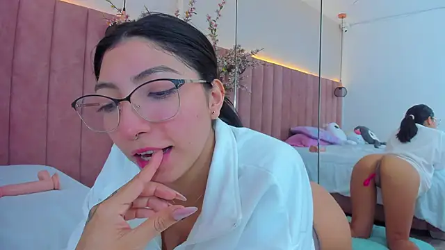 MarianaBranzz online show from February 10, 2025, 7:17 pm