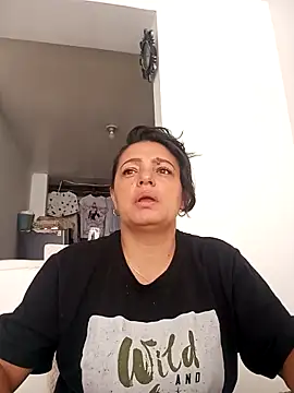 Emily0215 online show from February 13, 2026, 2:57 pm