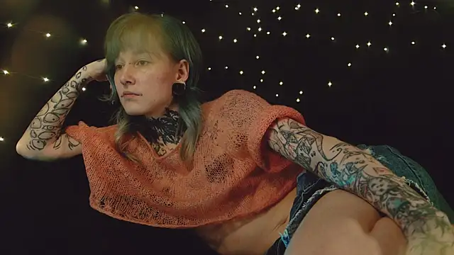 Littlespacemouse online show from December 13, 2025, 8:36 pm