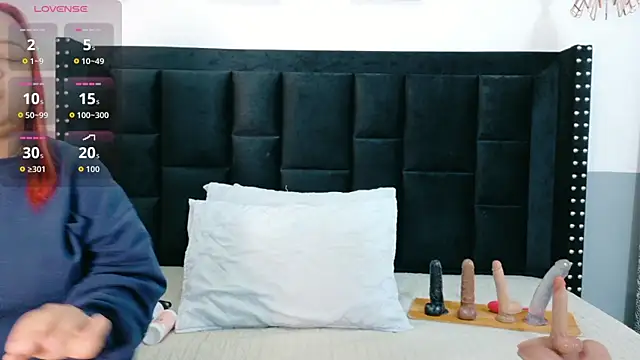 kinkyhousewifee online show from December 21, 2025, 11:39 am