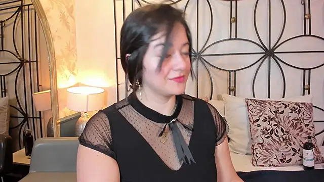 nahomi sweett online show from September 25, 2025, 11:03 am