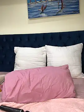 Nicole Liam  online show from September 13, 2025, 7:35 pm