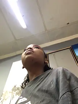 Nicole Liam  online show from December 3, 2025, 12:58 pm