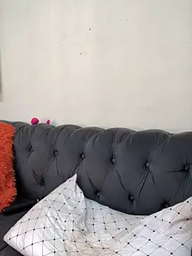 Snapshot of Nicole_Liam_ chatting on December 15, 2025, 4:39 am Nicole Liam online show from December 15, 2025, 4:39 am