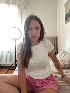 Snapshot of Sashabunny chatting on August 6, 2026, 9:33 am Sashabunny online show from August 6, 2026, 9:33 am