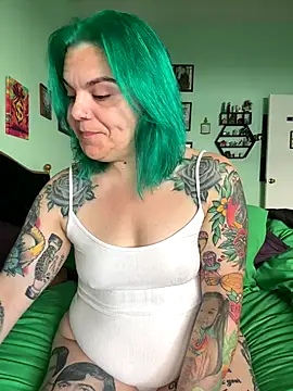 CherryBombBomb online show from October 9, 2025, 7:01 pm