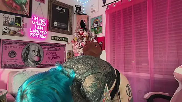 CherryBombBomb online show from November 14, 2025, 4:33 am