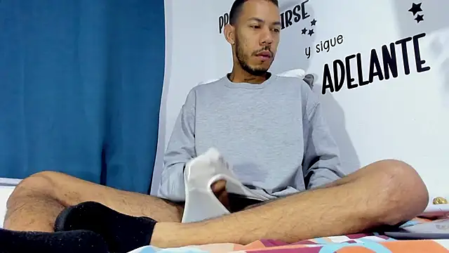 Aronxxs online show from November 16, 2025, 10:32 am