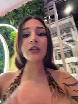Snapshot of Mon_Cherry chatting on April 11, 2026, 1:43 am Mon Cherry online show from April 11, 2026, 1:43 am