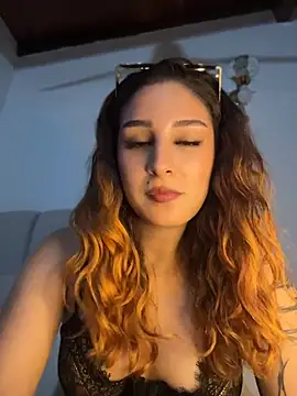Snapshot of Mon_Cherry chatting on April 15, 2026, 1:12 am Mon Cherry online show from April 15, 2026, 1:12 am