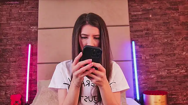 LunaWills  online show from March 20, 2025, 4:51 am