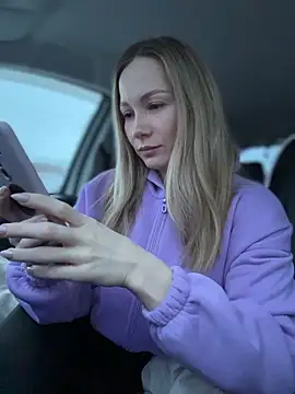 LavenderHot online show from December 22, 2025, 2:52 am