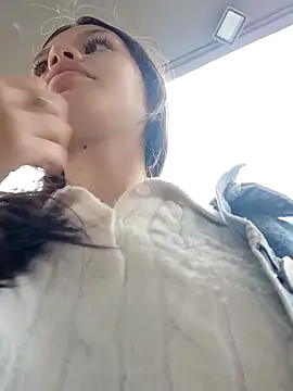 Snapshot of Violeta_12- chatting on January 7, 2025, 6:14 pm Violeta 12- online show from January 7, 2025, 6:14 pm