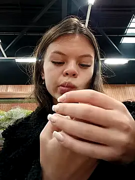 Snapshot of Violeta_12- chatting on February 12, 2025, 9:11 pm Violeta 12- online show from February 12, 2025, 9:11 pm