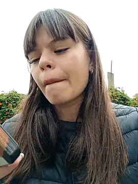 Snapshot of Violeta_12- chatting on October 5, 2025, 2:59 pm Violeta 12- online show from October 5, 2025, 2:59 pm