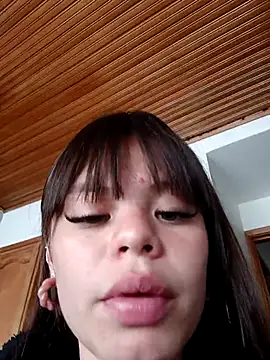 Snapshot of Violeta_12- chatting on October 19, 2025, 7:47 pm Violeta 12- online show from October 19, 2025, 7:47 pm