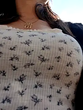 Snapshot of Violeta_12- chatting on October 25, 2025, 7:41 pm Violeta 12- online show from October 25, 2025, 7:41 pm