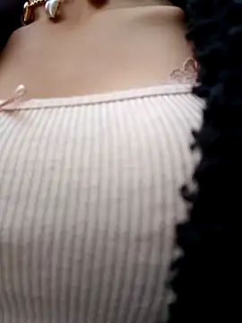 Snapshot of Violeta_12- chatting on November 5, 2025, 5:24 pm Violeta 12- online show from November 5, 2025, 5:24 pm