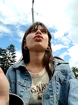 Snapshot of Violeta_12- chatting on November 14, 2025, 7:12 pm Violeta 12- online show from November 14, 2025, 7:12 pm