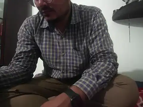 naughtymike0007 online show from October 27, 2025, 2:43 pm