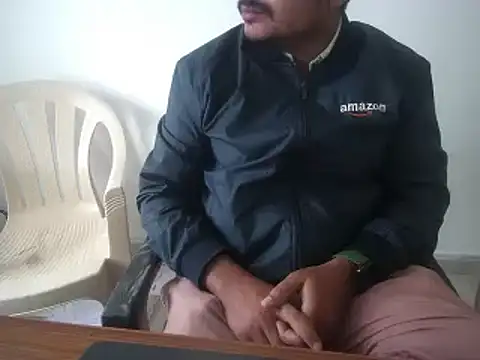 naughtymike0007 online show from November 18, 2025, 9:36 am