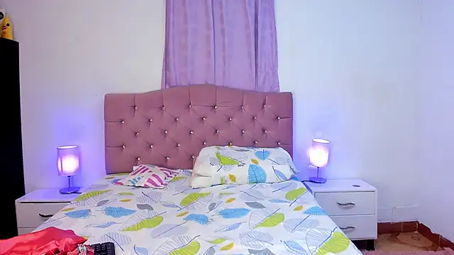 Latinabombsheell online show from February 25, 2025, 5:41 am