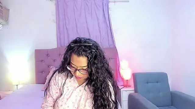 Snapshot of Latinabombsheell chatting on April 28, 2026, 4:06 am Latinabombsheell online show from April 28, 2026, 4:06 am