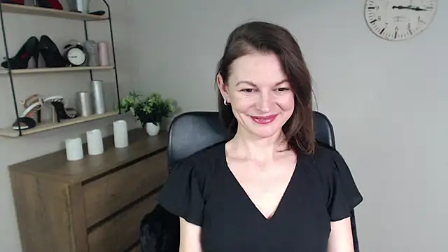 VivianWILD online show from January 27, 2025, 11:00 am