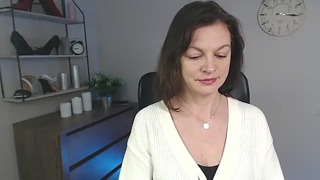 VivianWILD online show from March 5, 2025, 7:05 am