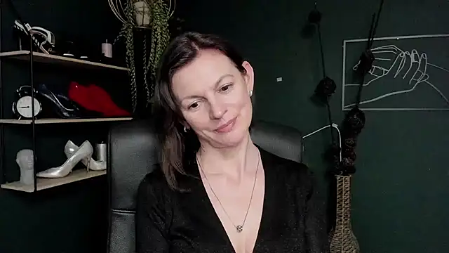 VivianWILD online show from March 14, 2025, 4:30 pm