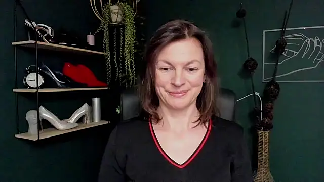 VivianWILD online show from March 17, 2025, 3:40 pm