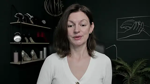 VivianWILD online show from November 3, 2025, 6:47 am