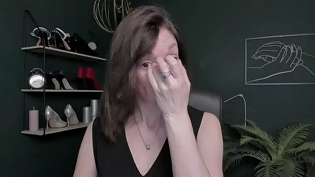 VivianWILD online show from November 4, 2025, 6:56 am