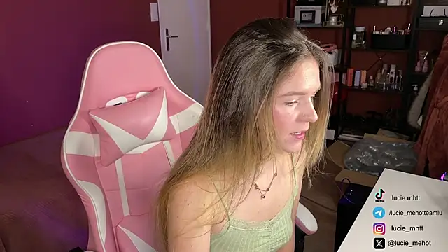 Snapshot of lucie_mehott chatting on February 23, 2025, 9:55 am lucie mehott online show from February 23, 2025, 9:55 am