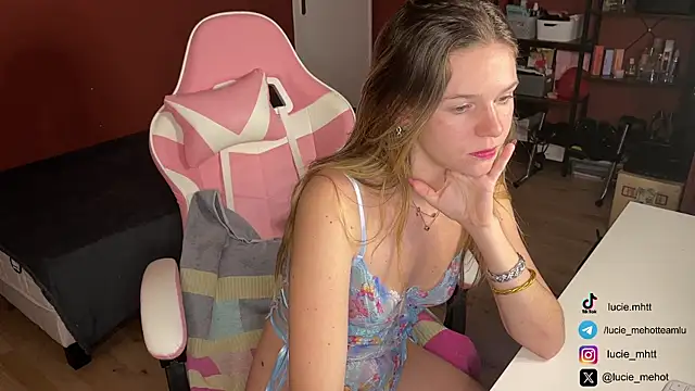 Snapshot of lucie_mehott chatting on February 27, 2025, 8:31 pm lucie mehott online show from February 27, 2025, 8:31 pm