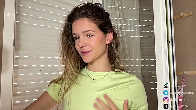 Snapshot of lucie_mehott chatting on September 9, 2025, 7:19 am lucie mehott online show from September 9, 2025, 7:19 am