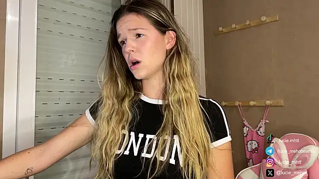 Snapshot of lucie_mehott chatting on September 10, 2025, 7:25 pm lucie mehott online show from September 10, 2025, 7:25 pm