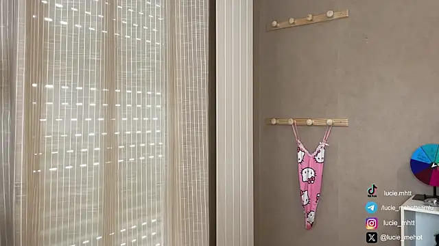 Snapshot of lucie_mehott chatting on September 14, 2025, 9:08 am lucie mehott online show from September 14, 2025, 9:08 am