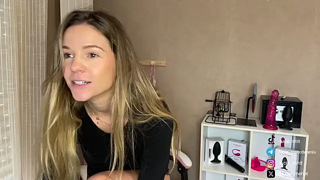 Snapshot of lucie_mehott chatting on September 25, 2025, 7:23 am lucie mehott online show from September 25, 2025, 7:23 am