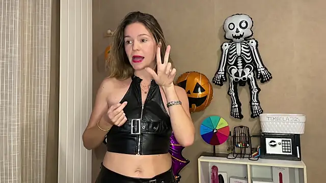 Snapshot of lucie_mehott chatting on October 10, 2025, 6:18 pm lucie mehott online show from October 10, 2025, 6:18 pm