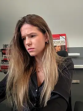 Snapshot of lucie_mehott chatting on October 16, 2025, 6:58 am lucie mehott online show from October 16, 2025, 6:58 am