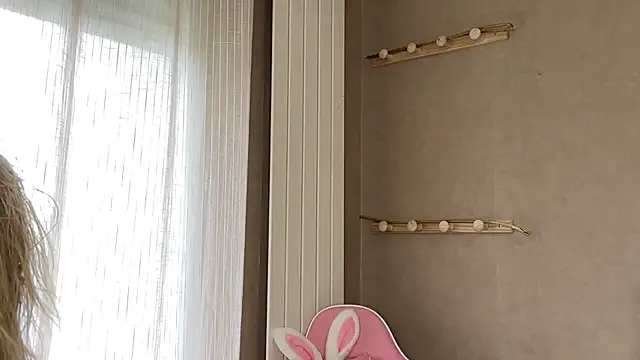 Snapshot of lucie_mehott chatting on November 15, 2025, 10:12 am lucie mehott online show from November 15, 2025, 10:12 am