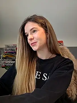 Snapshot of lucie_mehott chatting on December 4, 2025, 8:34 am lucie mehott online show from December 4, 2025, 8:34 am