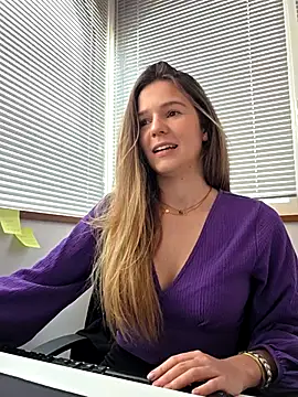 Snapshot of lucie_mehott chatting on February 17, 2026, 10:01 am lucie mehott online show from February 17, 2026, 10:01 am