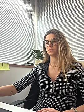 Snapshot of lucie_mehott chatting on February 20, 2026, 9:54 am lucie mehott online show from February 20, 2026, 9:54 am